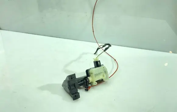 Mercedes-Benz GL X164 Fuel tank cap lock A2518200197 A2516390107