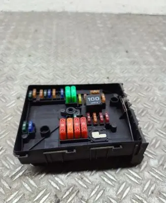 Volkswagen Touran I Fuse box set