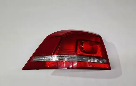Volkswagen PASSAT B7 Rear/tail lights 3AE945095F