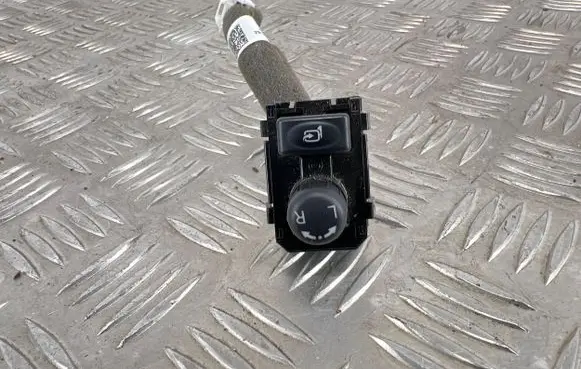 Nissan Navara D23 Wing mirror switch