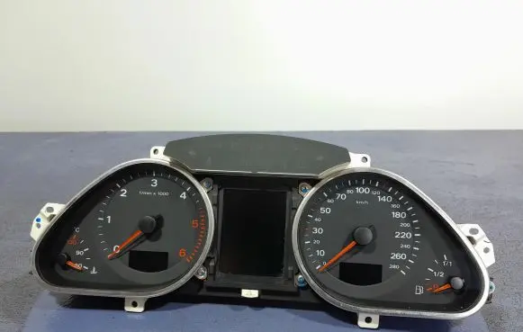 Audi Q7 4L Speedometer (instrument cluster) 4L0920931A