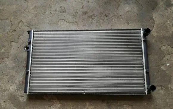 Volkswagen Golf III Coolant radiator