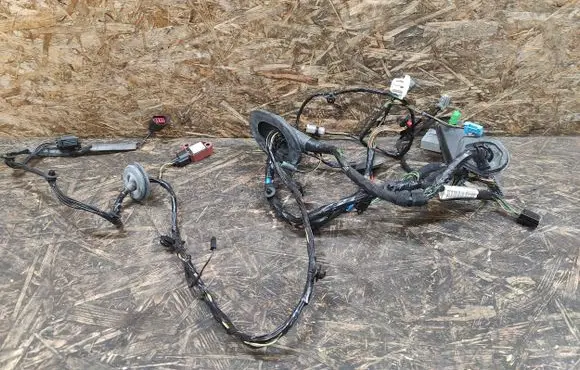Land Rover Discovery 4 - LR4 Front door wiring loom AH2214630LC