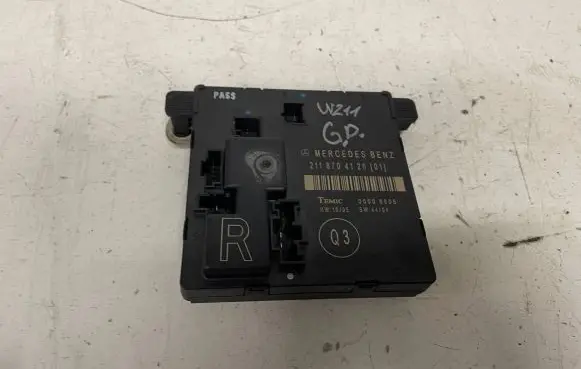 Mercedes-Benz E W211 Door control unit/module 2118704126