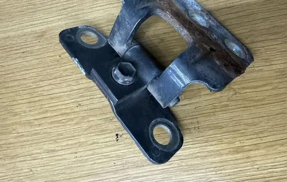 Volvo XC90 Tailgate/trunk/boot hinge 30674732