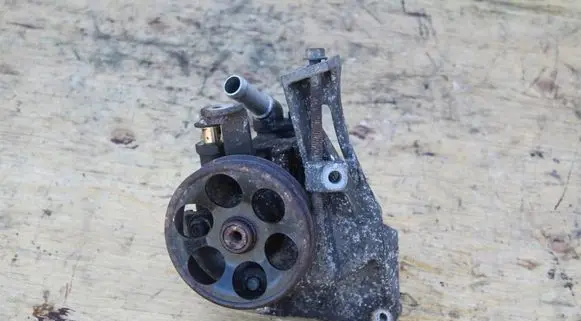 Subaru Forester SG Power steering pump mounting bracket 