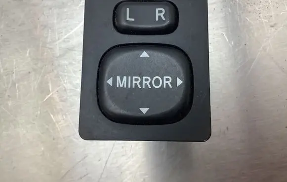 Toyota Corolla Verso AR10 Wing mirror switch 769746 183574