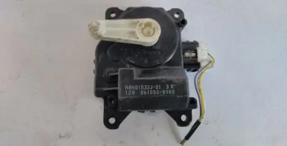 Mazda 3 I Air flap motor/actuator HB601B32J013K