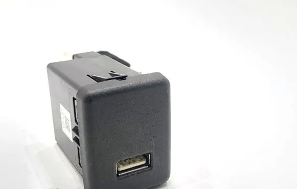 Opel Astra K USB socket connector 39087528