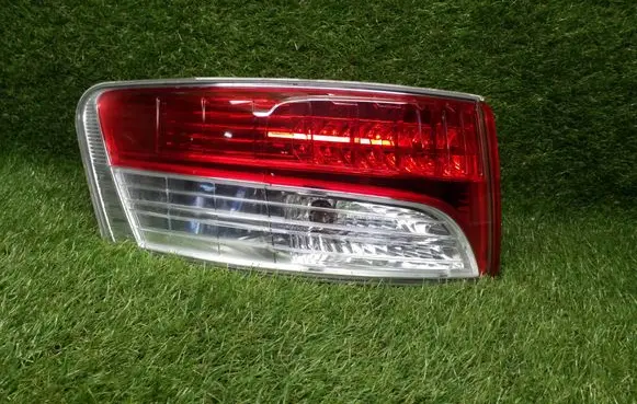 Toyota Avensis T270 Rear/tail lights 08048