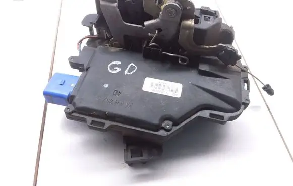 Skoda Octavia Mk2 (1Z) Rear door lock 067L0839016 A00476