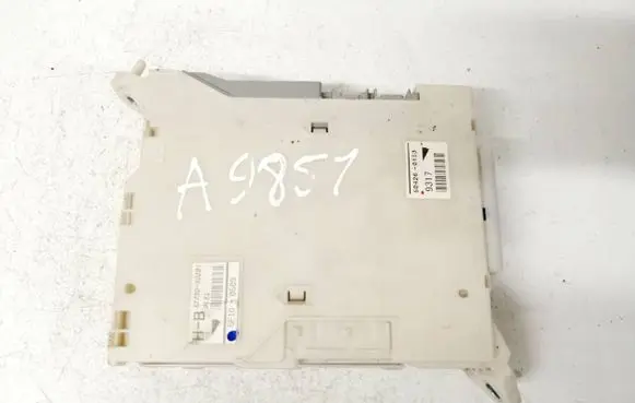 Lexus GS 300 350 430 450H Fuse box set 8273030281 5f10-0509