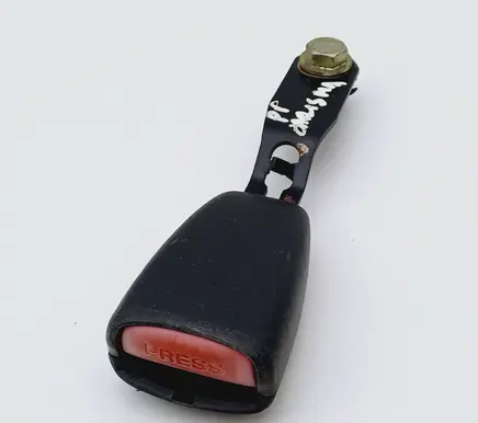 Mitsubishi Carisma Front seatbelt buckle