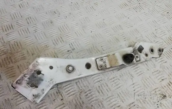 Renault Megane III Headlight/headlamp mounting bracket