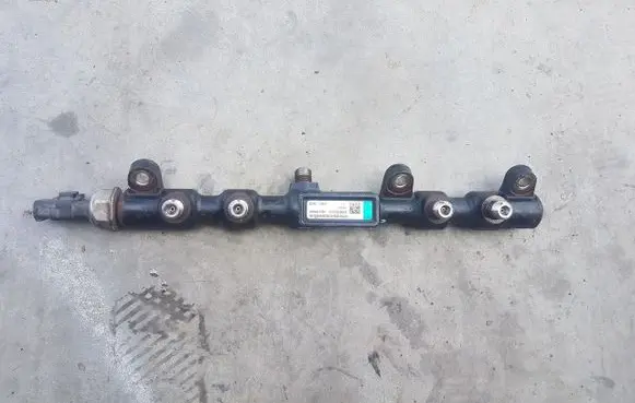 Jaguar X-Type Fuel main line pipe