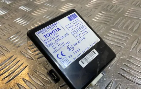 Toyota Corolla Verso AR10 Door control unit/module 897410F010 61B168000 10R021776