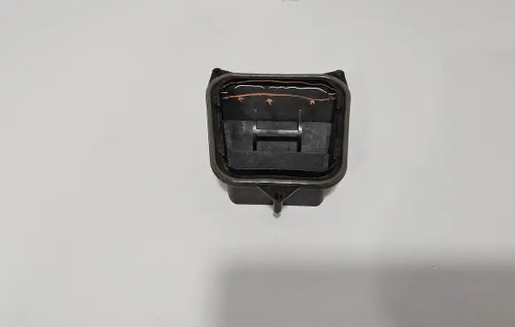 Quarter panel pressure vent