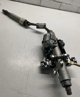 Steering wheel axle set