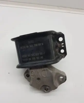 Peugeot 3008 I Engine mount bracket 9636583980 9676819780 9636270080
