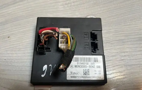 Mercedes-Benz E W211 Comfort/convenience module A2115452132