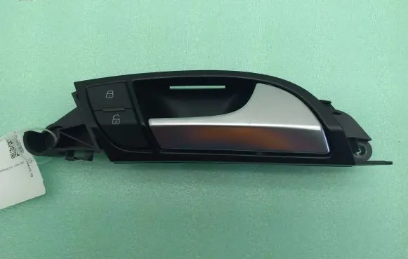 Audi Q7 4L Front door interior handle 4L0837020