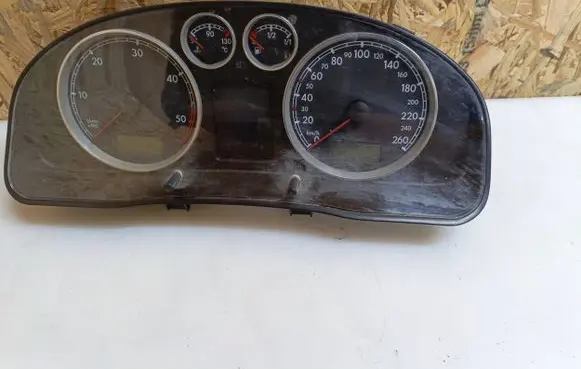 Volkswagen PASSAT B5.5 Speedometer (instrument cluster) 3B0920