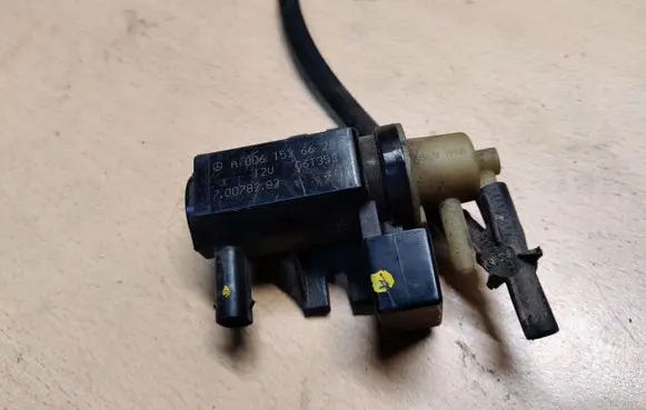 Mercedes-Benz A W169 Turbo solenoid valve A0061536628