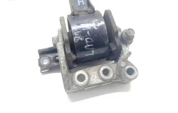 Mitsubishi Outlander Engine mount bracket