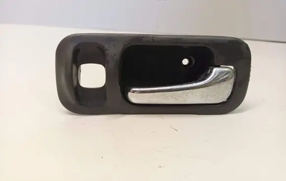 Honda CR-V Front door interior handle S10R3