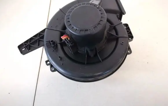 Volkswagen Polo Heater fan/blower 6q1820015c