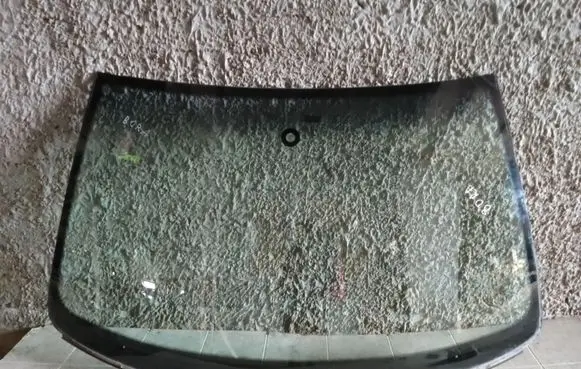 Volkswagen Bora Front windscreen/windshield window 43R00087