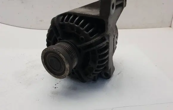Volvo XC90 Generator/alternator 30667787 0124525060