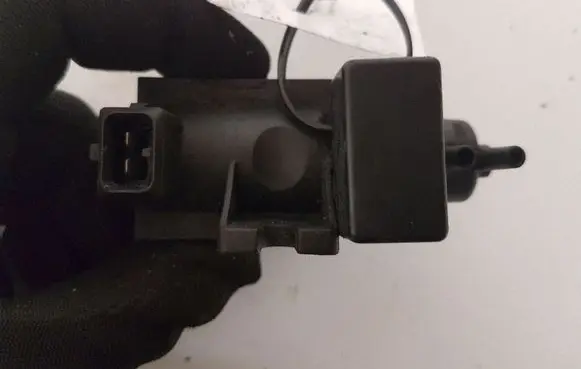 BMW 3 E46 Turbo solenoid valve 72279600 2247906