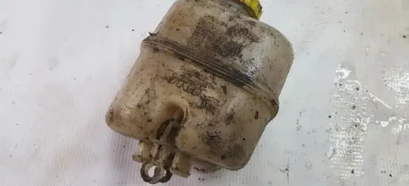 Jeep Cherokee Brake fluid reservoir 34666037