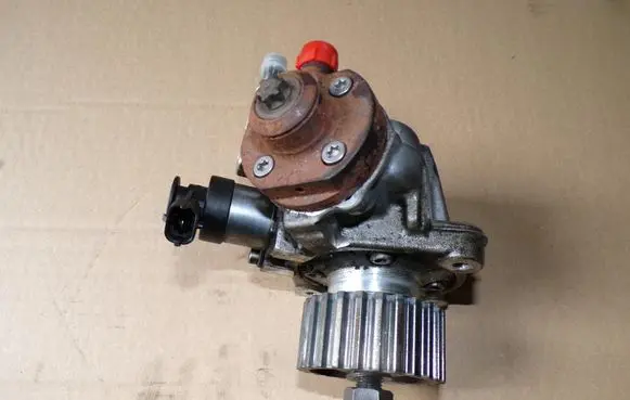 Iveco Daily 6th gen Fuel injection high pressure pump 5802885804