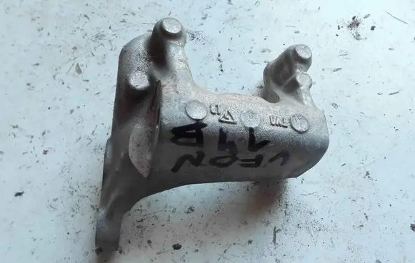 Honda Civic IX Engine mounting bracket Iht67jh