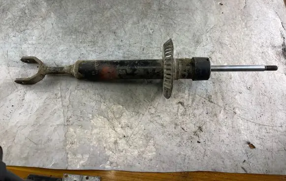 Volkswagen PASSAT B5 Front shock absorber/damper 8d0413031