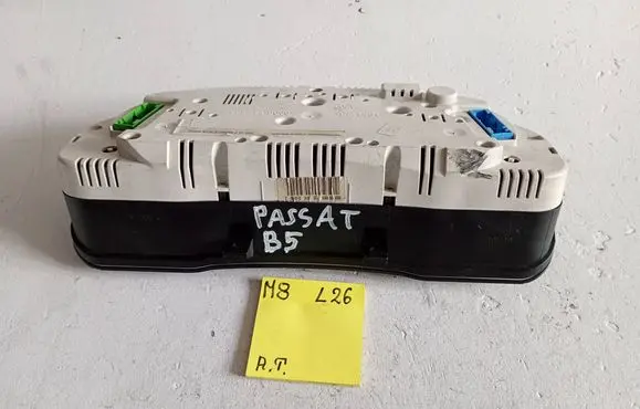 Volkswagen PASSAT B5 Speedometer (instrument cluster) 09051940090