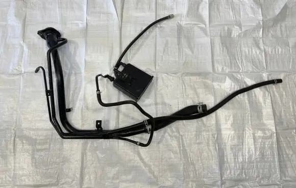 Suzuki Swift III Fuel tank filler neck pipe 