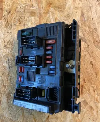 Peugeot Partner Fuse box set I118470003