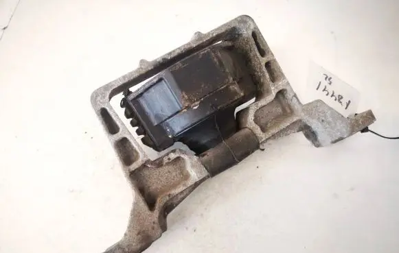 Ford Focus Engine mount bracket