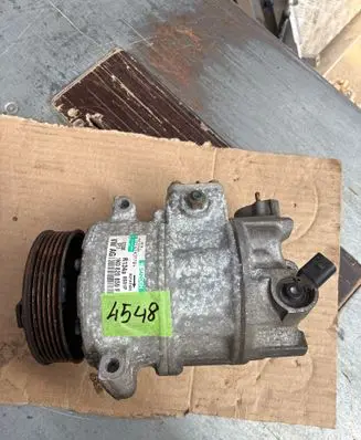 Volkswagen Touran I Air conditioning (A/C) compressor (pump) 1K0820859F 005639077B4 R134A8681P
