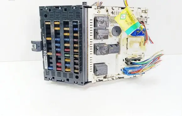 Renault Megane I Fuse module 7703297183G