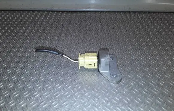 Nissan Qashqai Airbag deployment crash/impact sensor