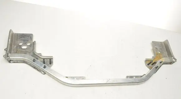Volvo V60 Engine mounting bracket 