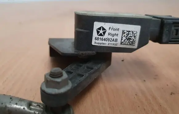 Jeep Cherokee Air suspension front height level sensor 68164092AB