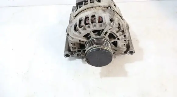 Opel Zafira C Generator/alternator 2619574A