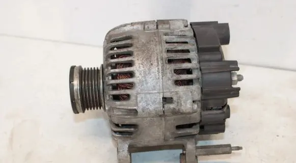 Volkswagen Golf V Generator/alternator 03C903023G TG11C048