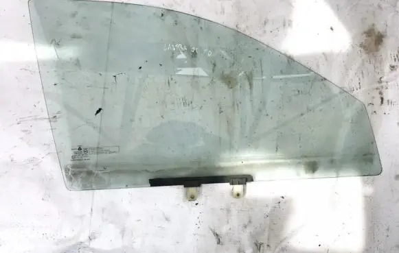 Hyundai Lantra II Front door window glass four-door
