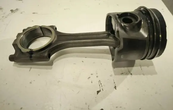 Volvo V50 Piston with connecting rod 81L118